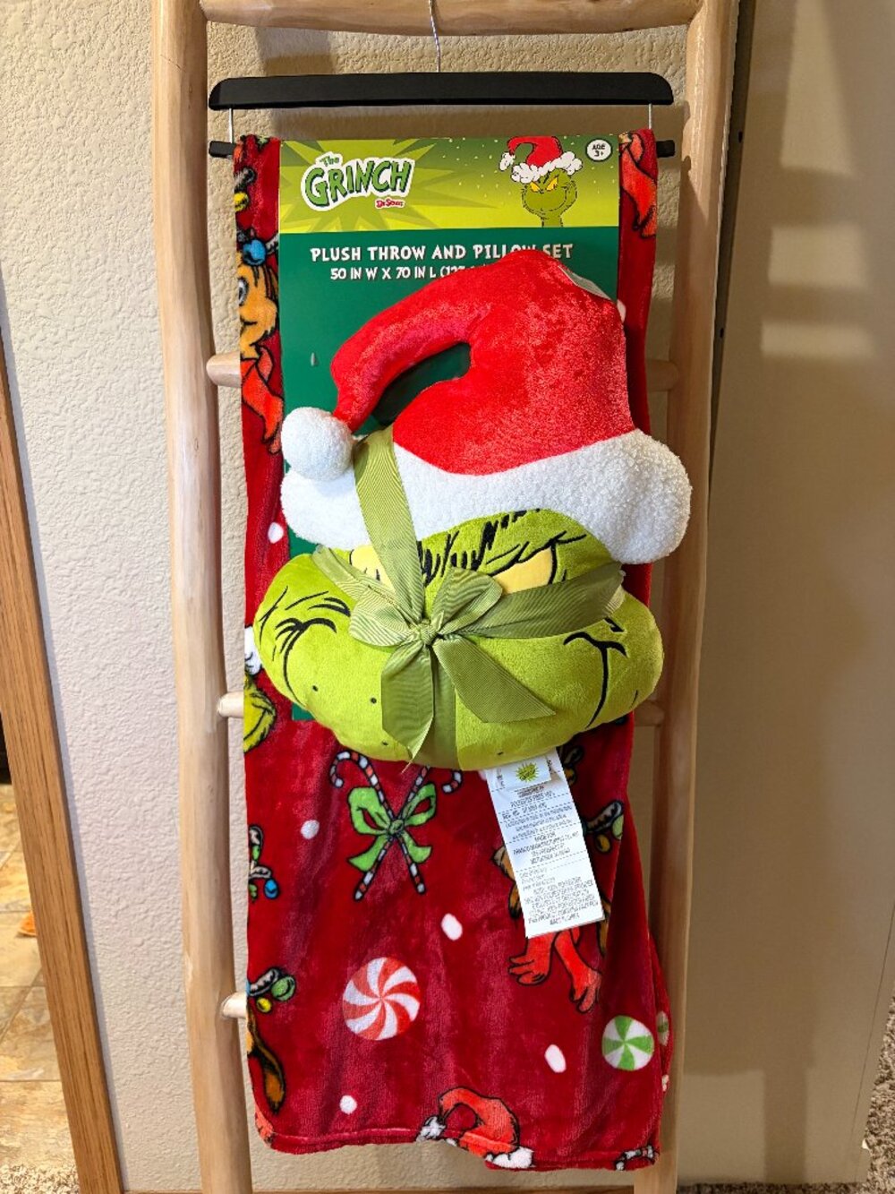 Dr Seuss The Grinch Christmas Plush Throw Blanket 50x70 Pillow Set Red NWT